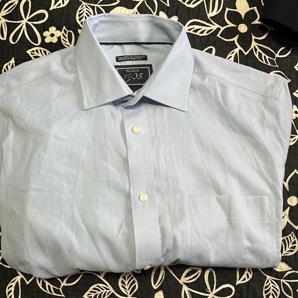 (416)NWOT Mens long sleeve casual shirt by Jos A Bank. Size 15-32. Light Blue